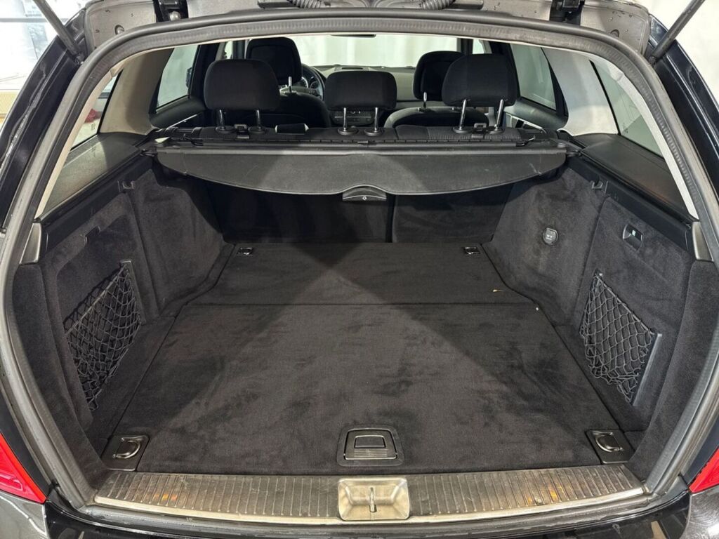 Mercedes-Benz C 2010 Musta