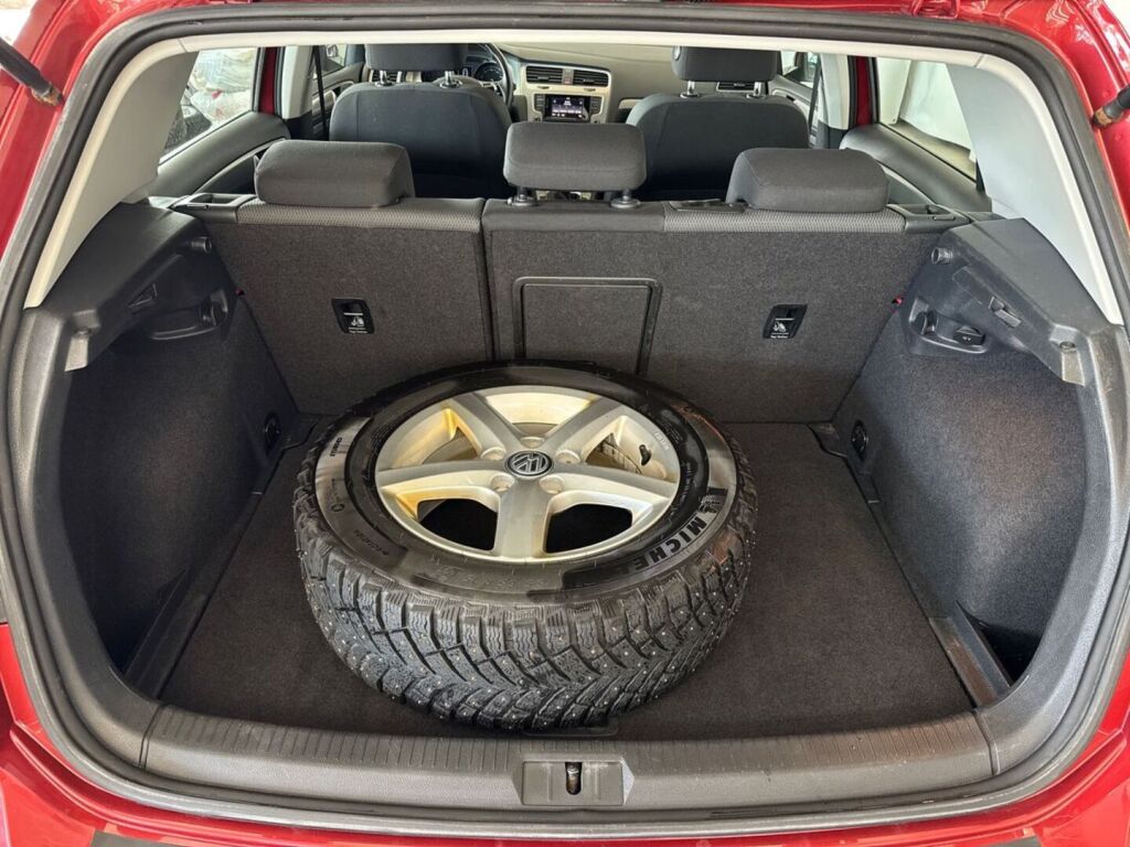 Volkswagen Golf 2014 Punainen