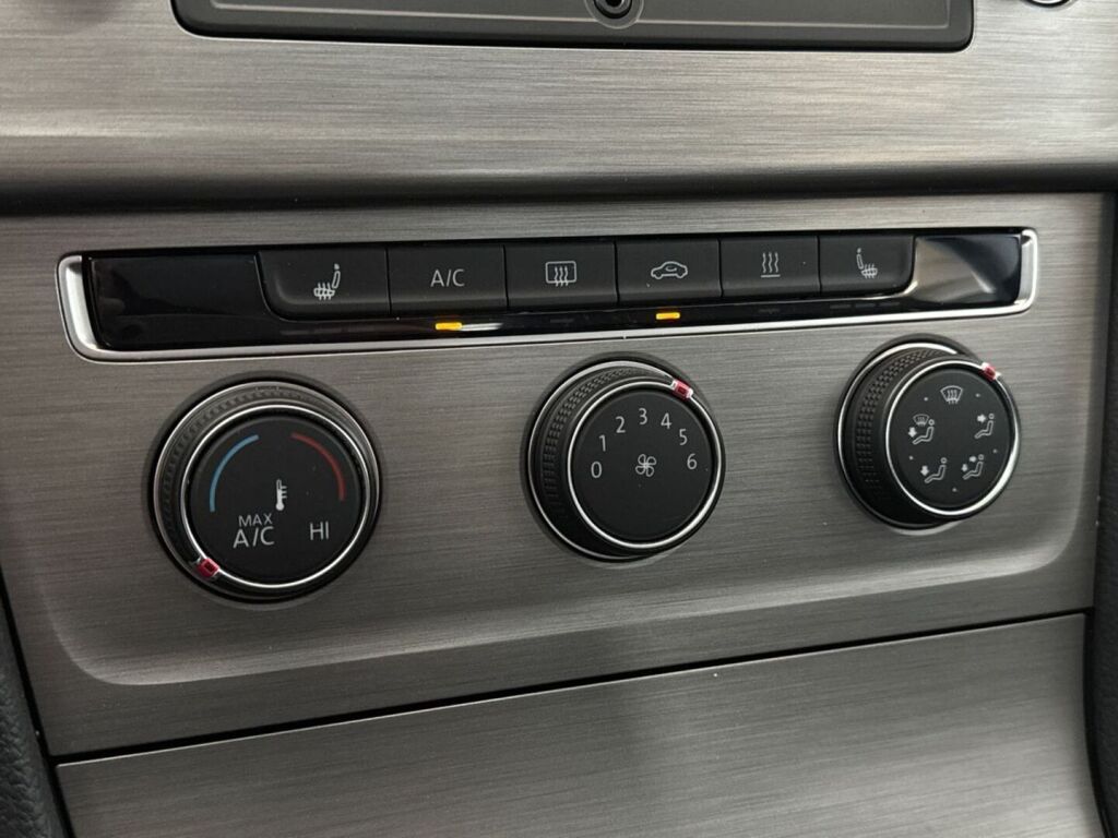 Volkswagen Golf 2014 Punainen