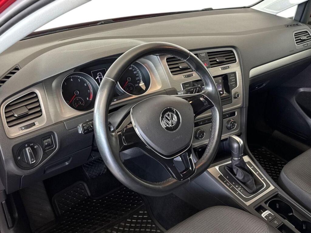 Volkswagen Golf 2014 Punainen