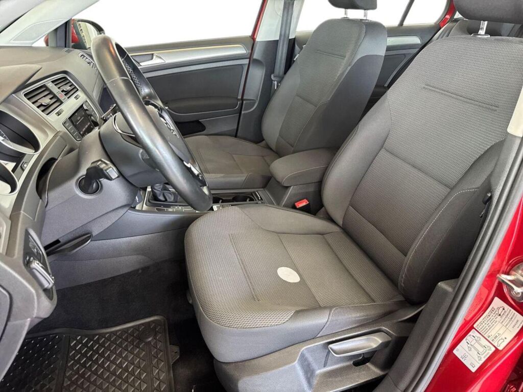 Volkswagen Golf 2014 Punainen
