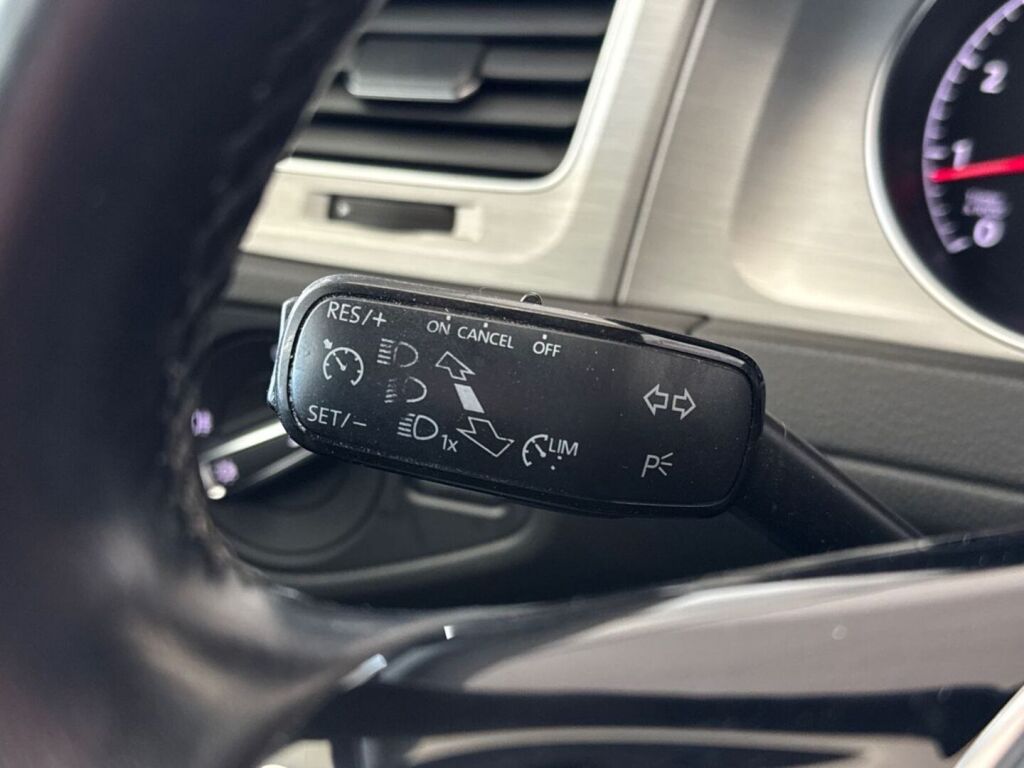 Volkswagen Golf 2014 Punainen