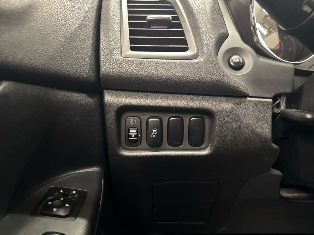 Mitsubishi ASX 2016 Ruskea (beige)