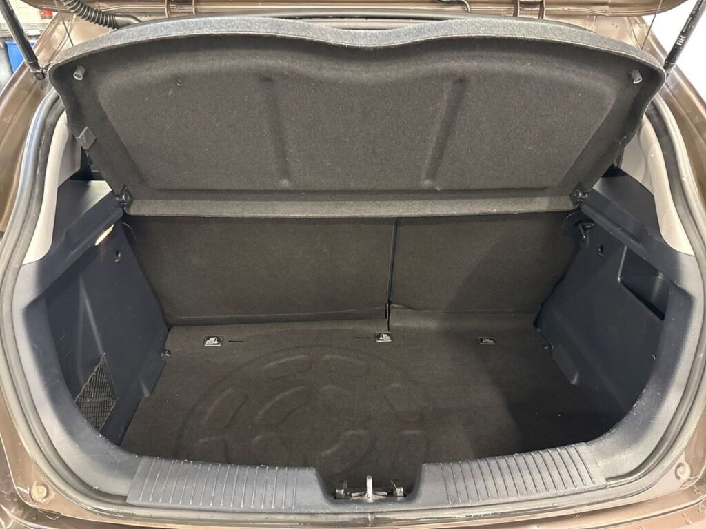 Kia Rio 2016 Ruskea (beige)