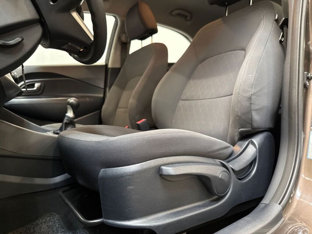 Kia Rio 2016 Ruskea (beige)