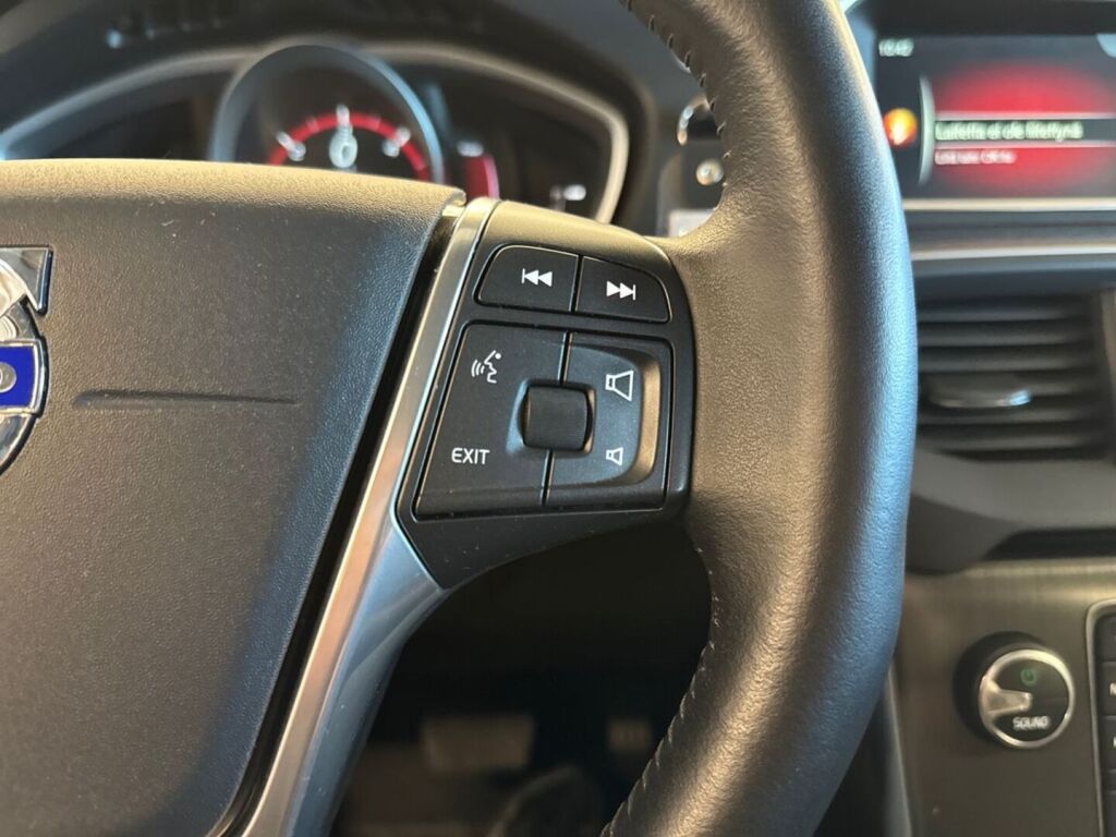Volvo V40 Cross Country 2016 Harmaa