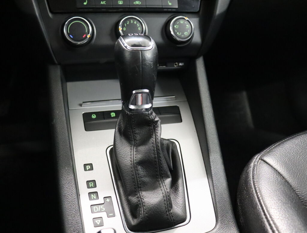 Skoda Octavia 2016 Sininen