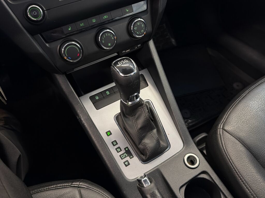 Skoda Octavia 2016 Sininen