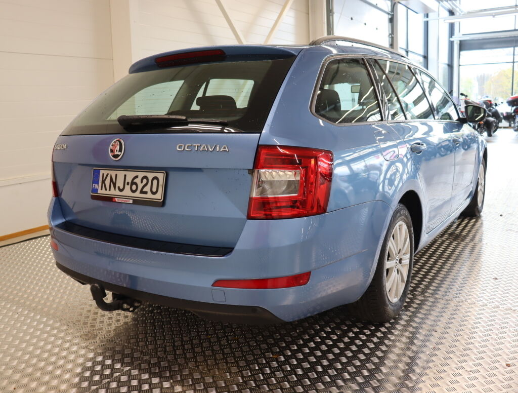 Skoda Octavia 2016 Sininen