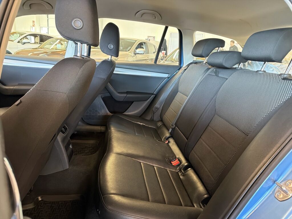 Skoda Octavia 2016 Sininen