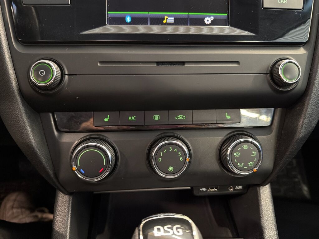 Skoda Octavia 2016 Sininen