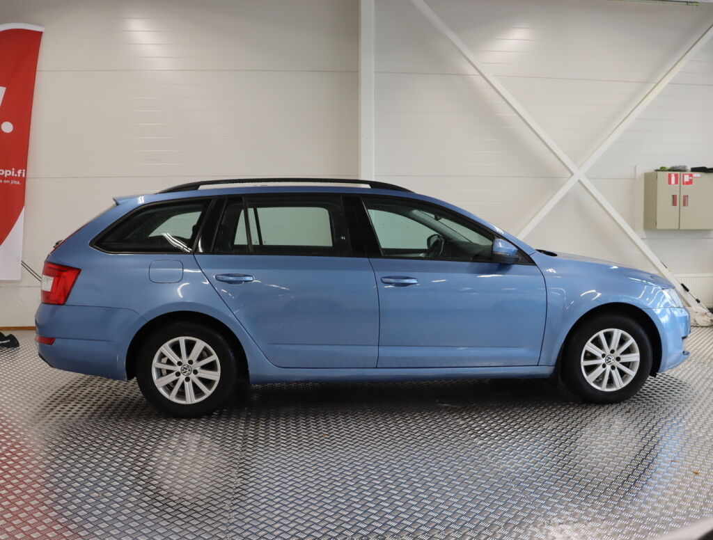 Skoda Octavia 2016 Sininen