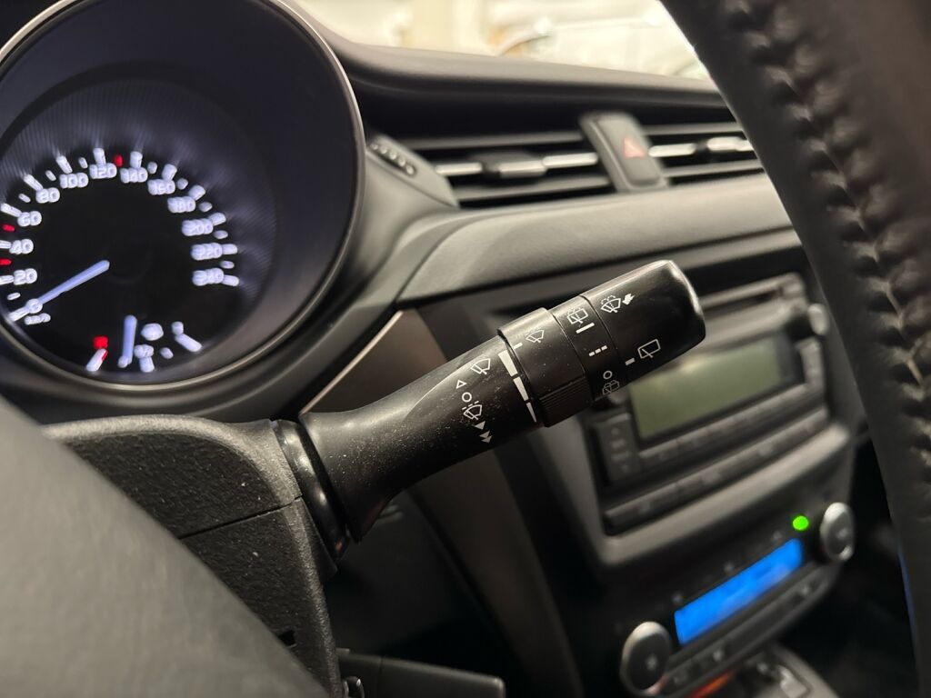 Toyota Avensis 2016 Harmaa