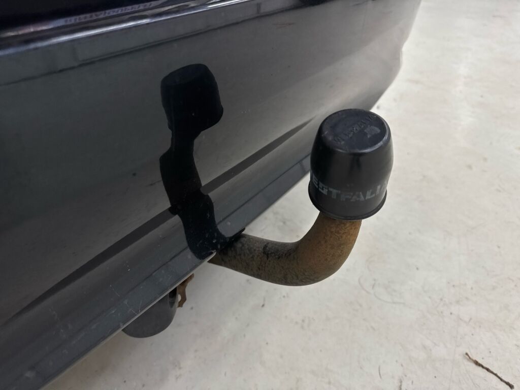 Toyota Avensis 2016 Harmaa