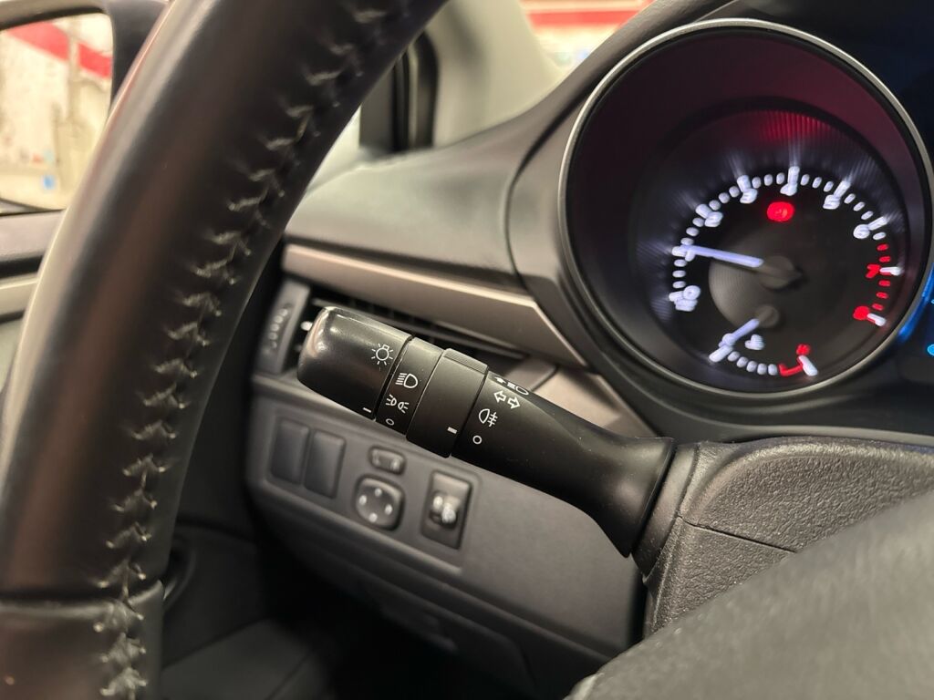 Toyota Avensis 2016 Harmaa