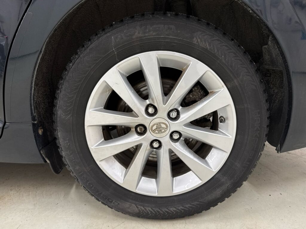 Toyota Avensis 2016 Harmaa