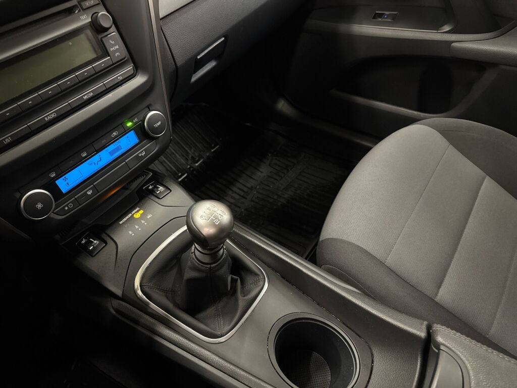 Toyota Avensis 2016 Harmaa