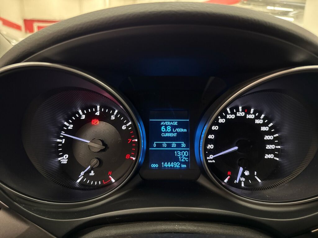 Toyota Avensis 2016 Harmaa