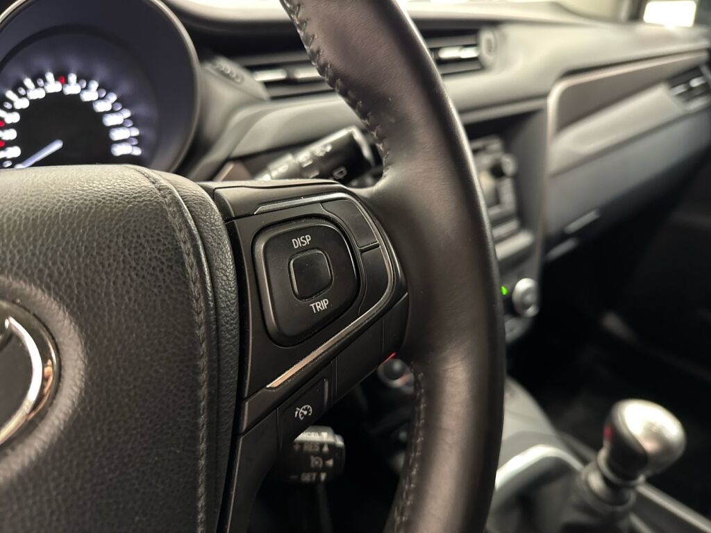 Toyota Avensis 2016 Harmaa