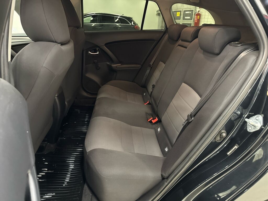 Toyota Avensis 2016 Harmaa