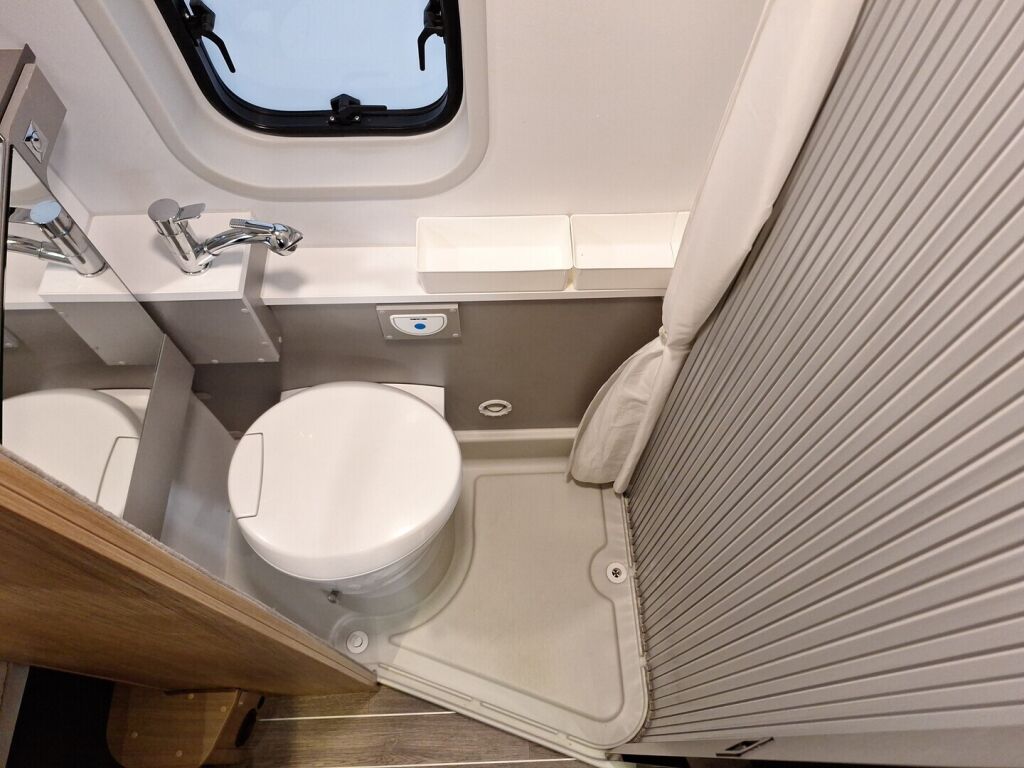 Adria Twin 600 SP 2016 Harmaa