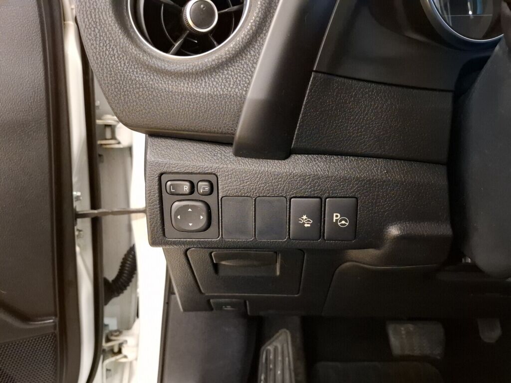 Toyota Auris 2016 Valkoinen