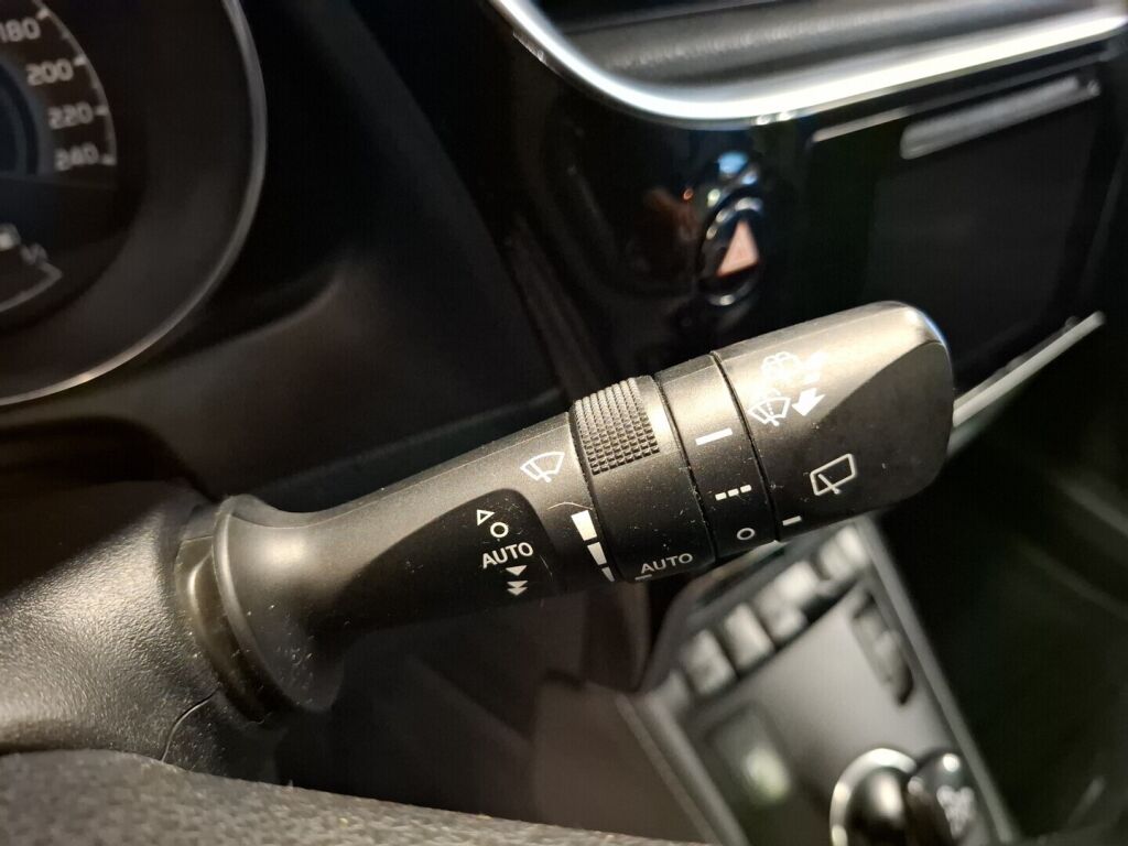 Toyota Auris 2016 Valkoinen