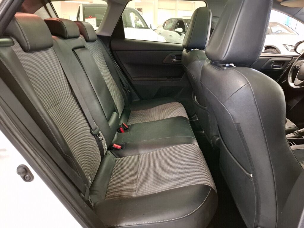 Toyota Auris 2016 Valkoinen