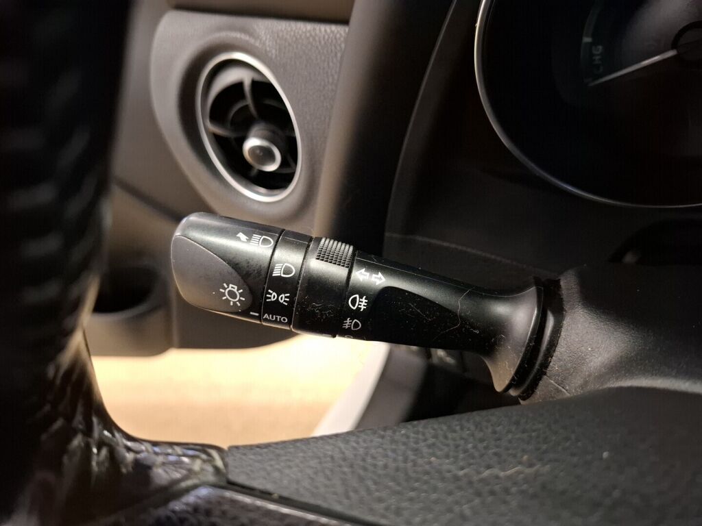 Toyota Auris 2016 Valkoinen