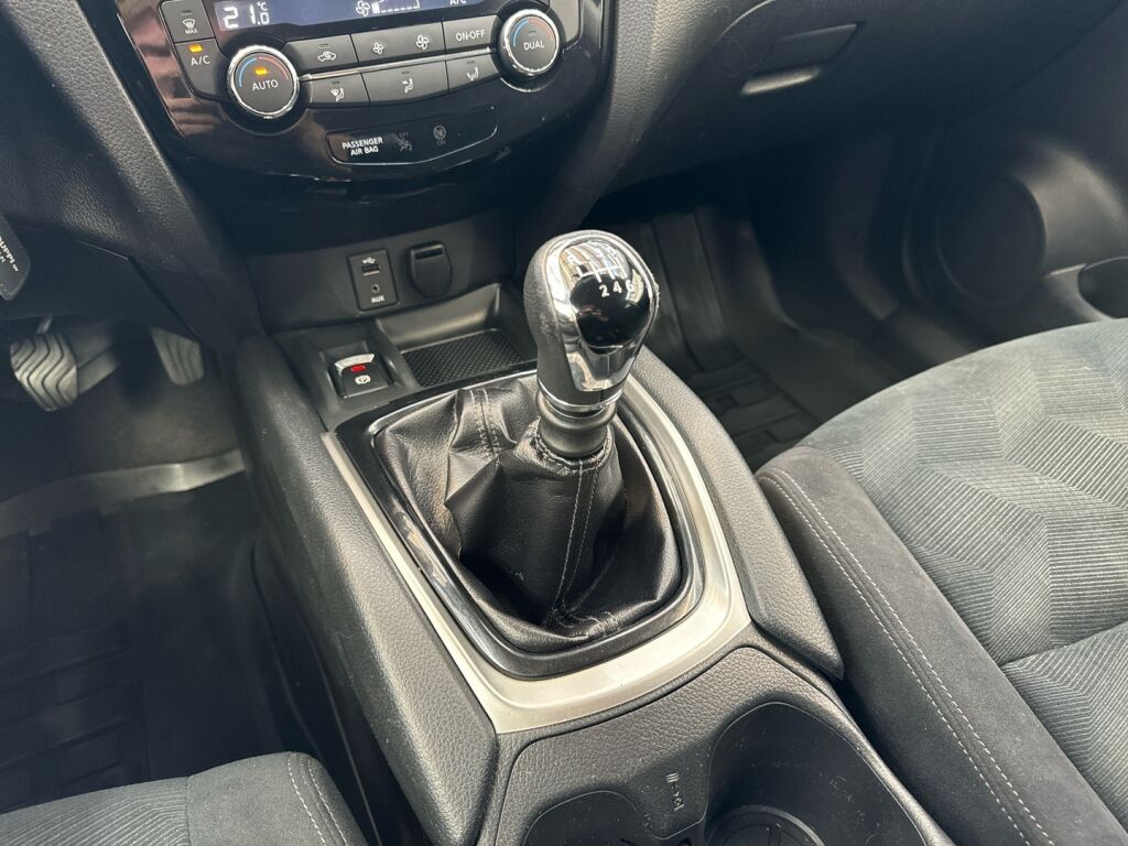 Nissan X-Trail 2016 Punainen