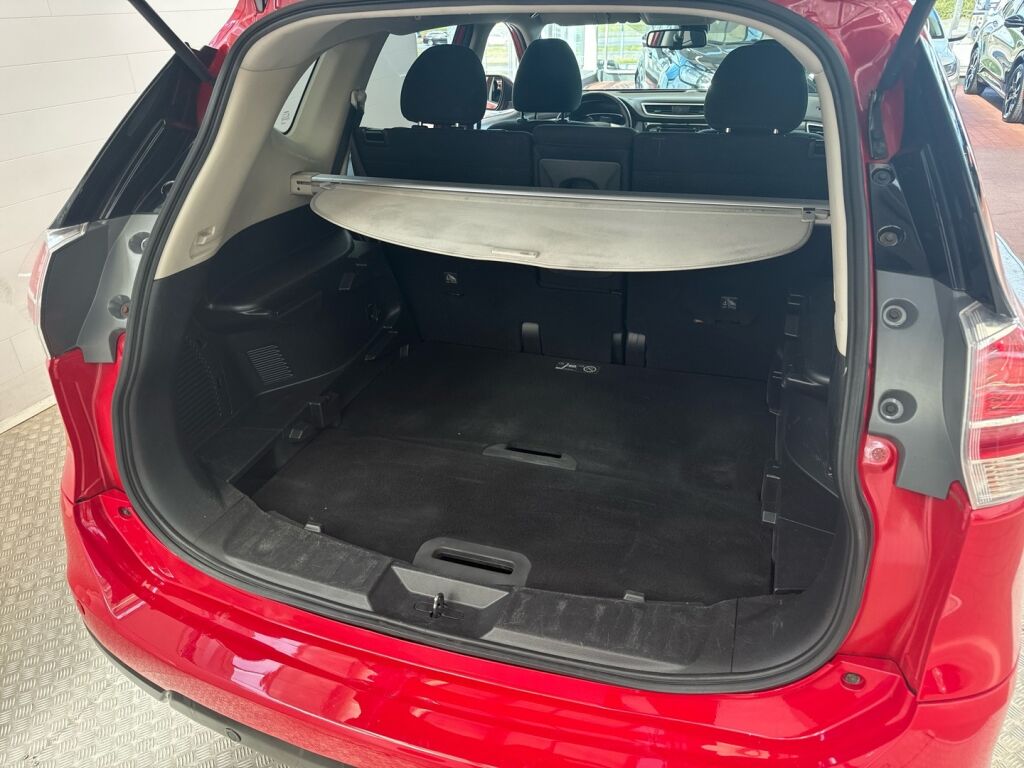 Nissan X-Trail 2016 Punainen