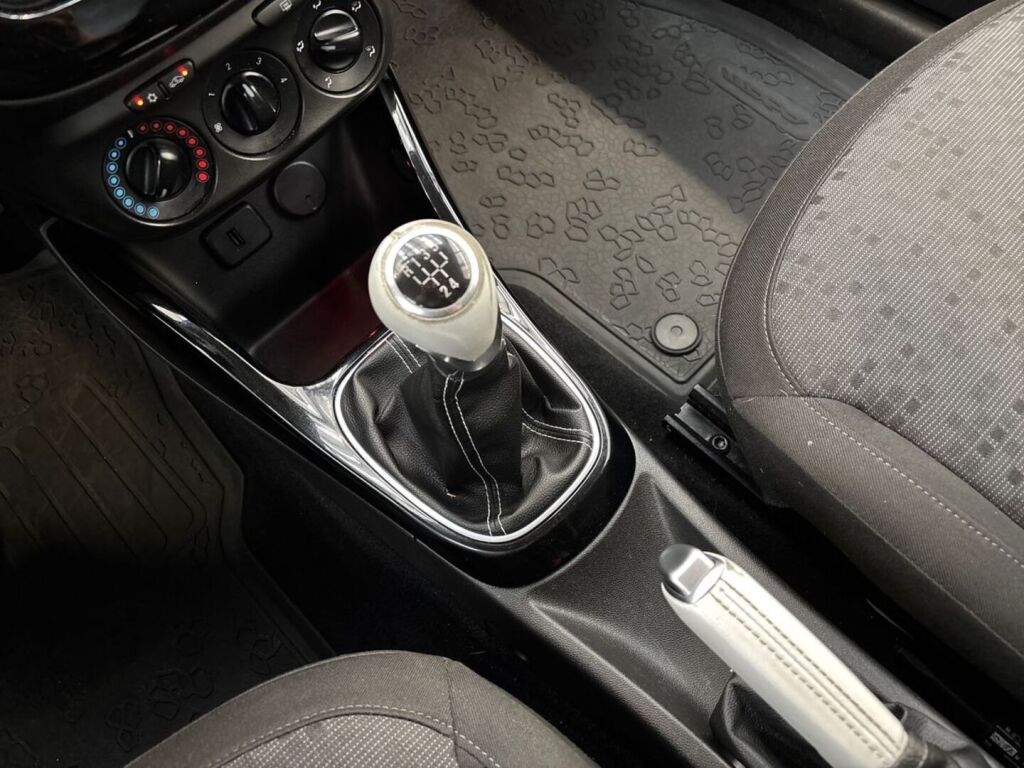 Opel Adam 2016 Valkoinen