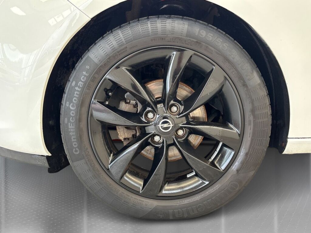 Opel Adam 2016 Valkoinen