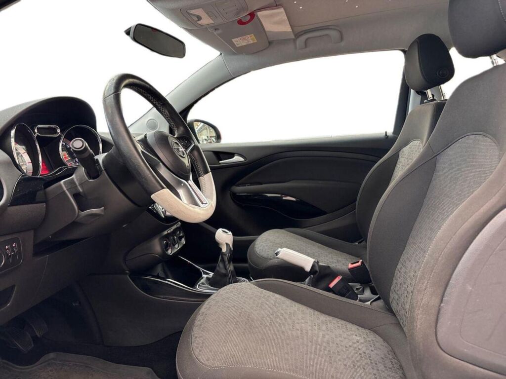 Opel Adam 2016 Valkoinen