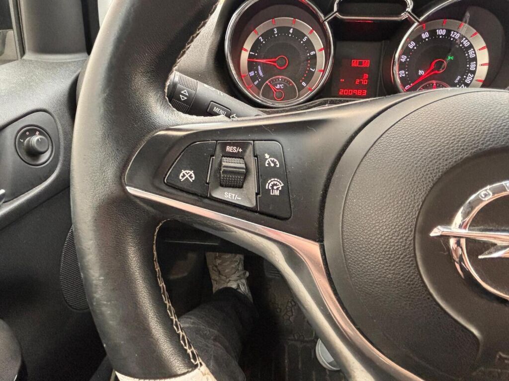 Opel Adam 2016 Valkoinen