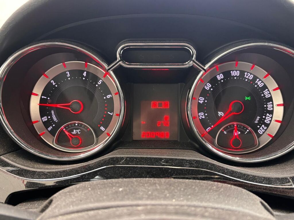 Opel Adam 2016 Valkoinen