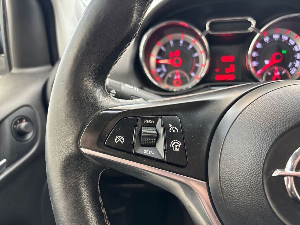 Opel Adam 2016 Valkoinen