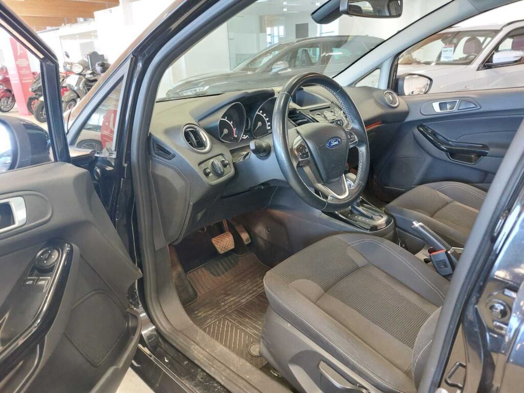 Ford Fiesta 2016 Musta