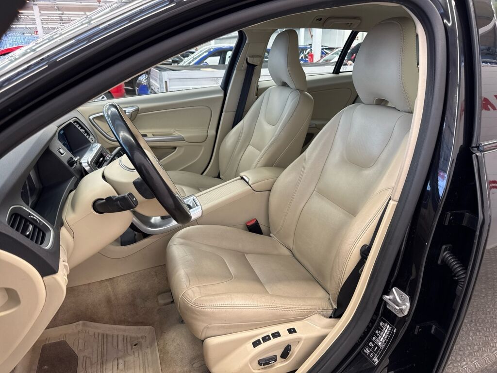 Volvo V60 Cross Country 2016 Musta