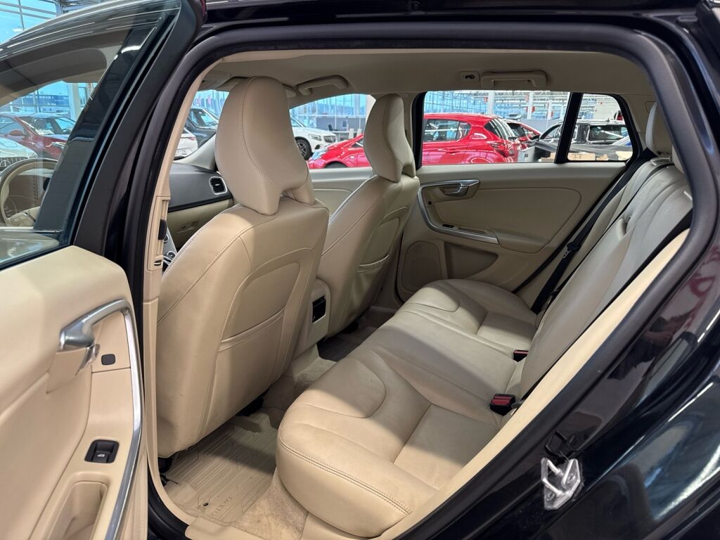 Volvo V60 Cross Country 2016 Musta