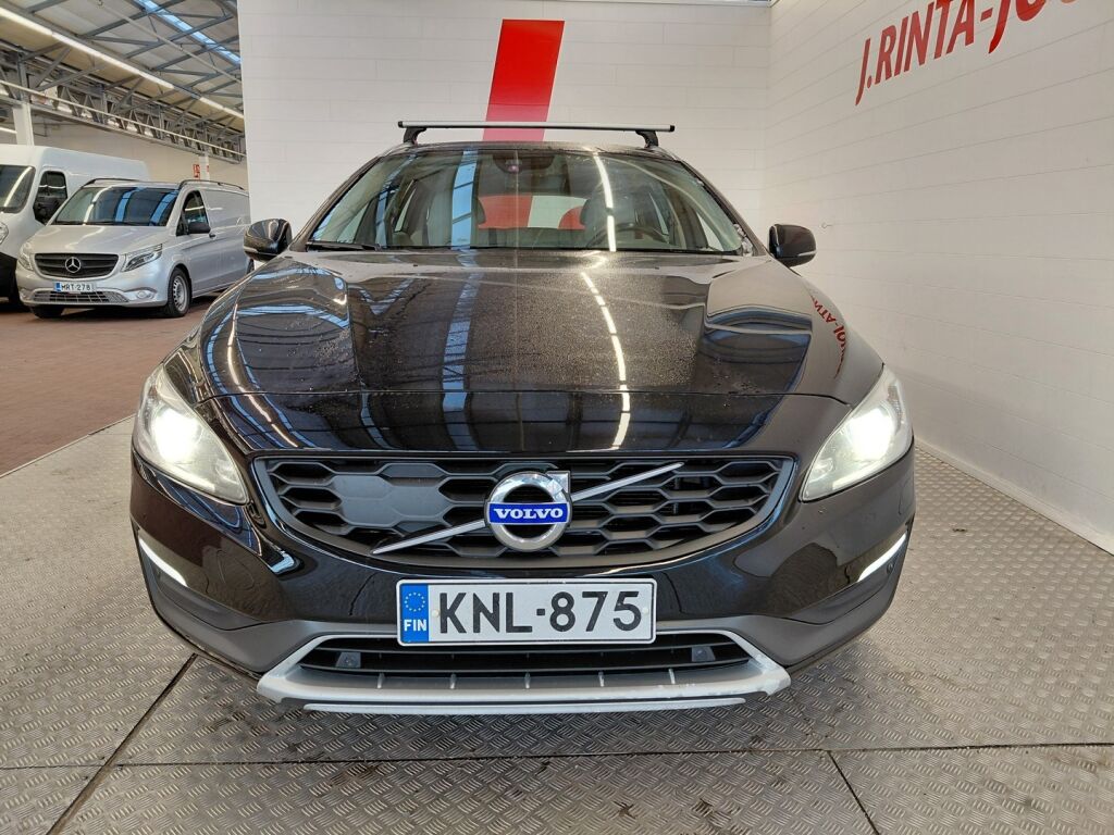 Volvo V60 Cross Country 2016 Musta