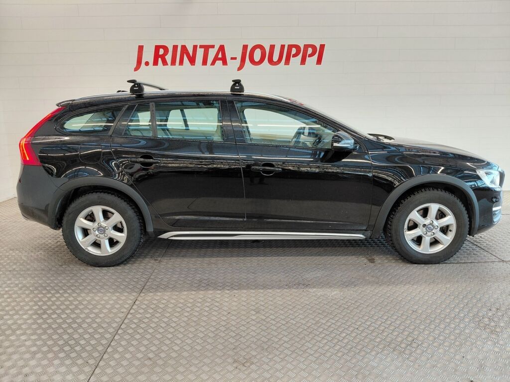 Volvo V60 Cross Country 2016 Musta