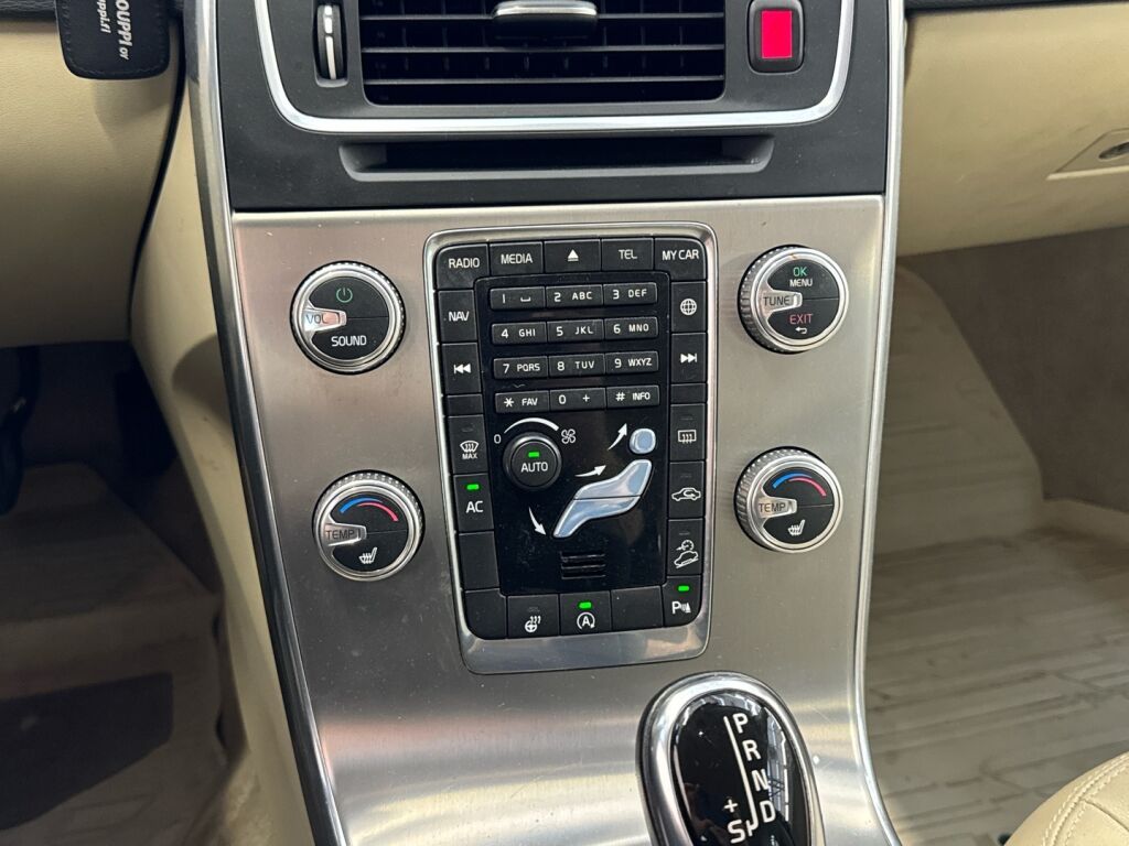 Volvo V60 Cross Country 2016 Musta