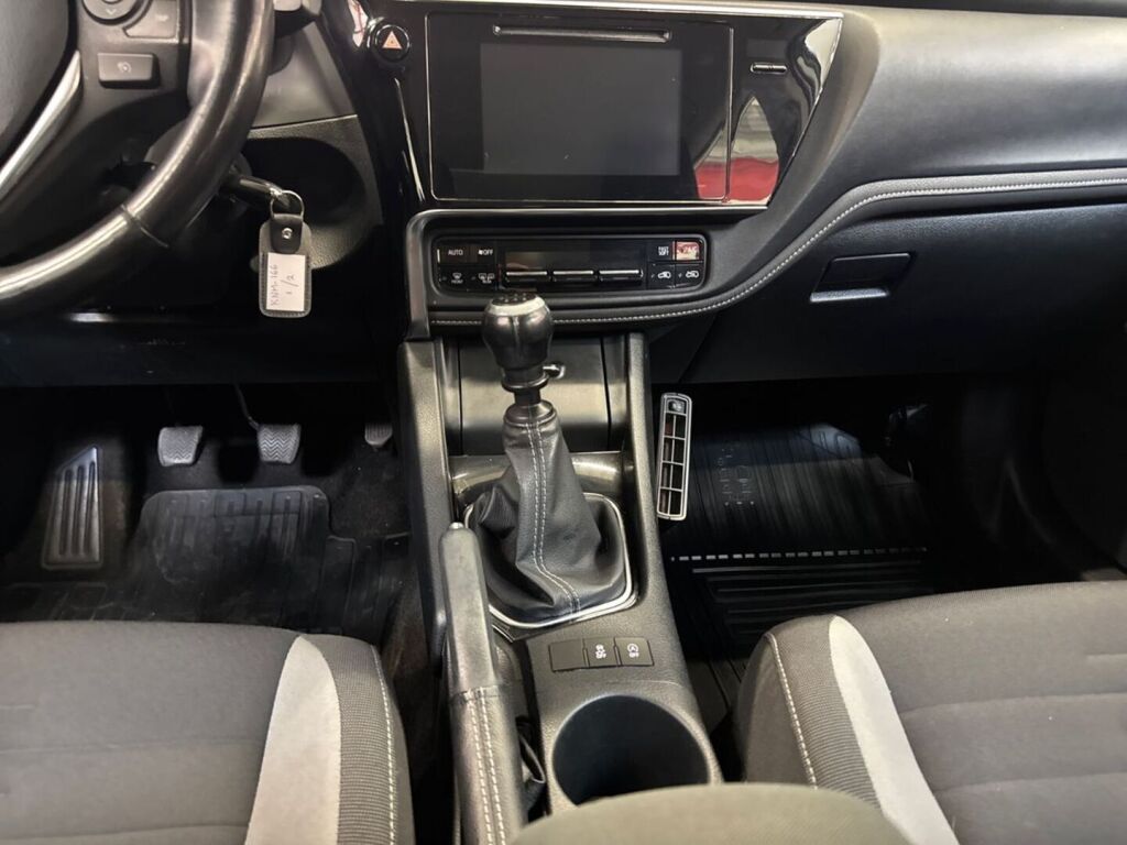 Toyota Auris 2016 Valkoinen