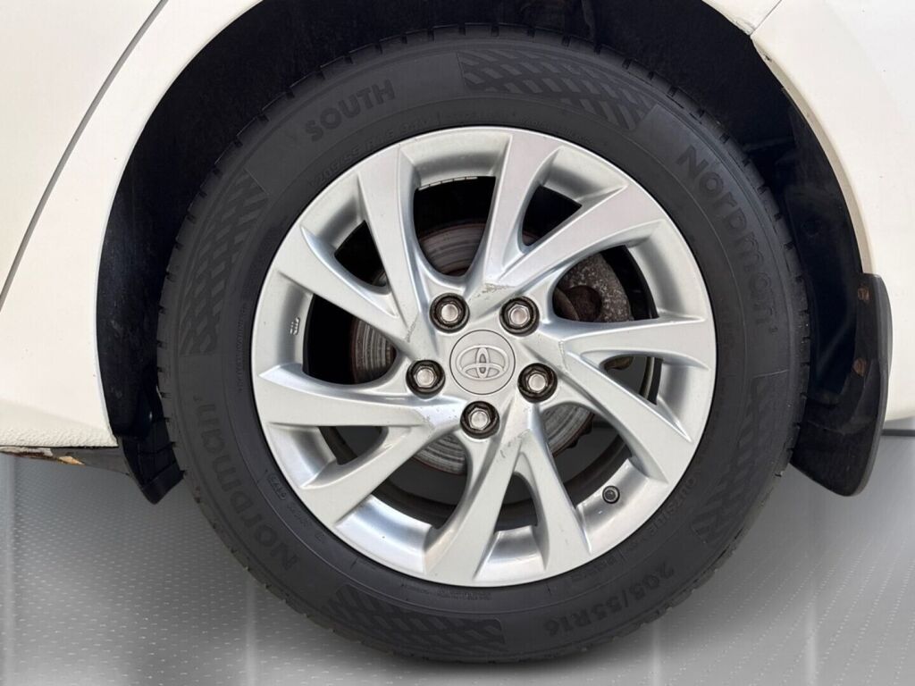 Toyota Auris 2016 Valkoinen