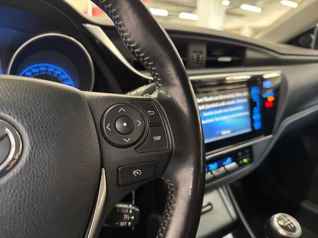 Toyota Auris 2016 Valkoinen
