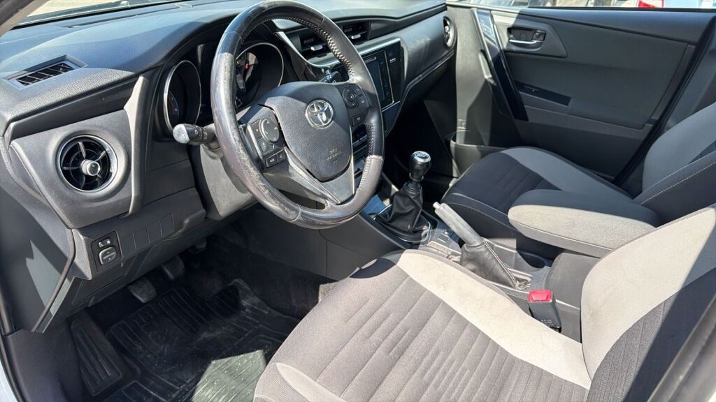 Toyota Auris 2016 Valkoinen