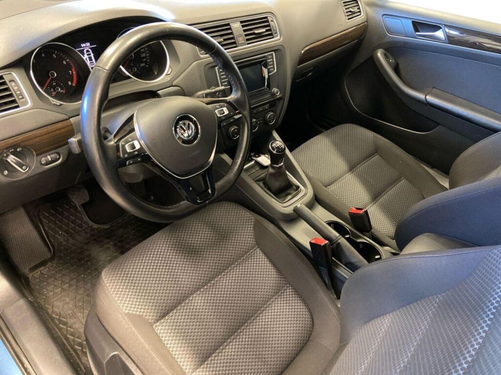 Volkswagen Jetta 2016 Sininen