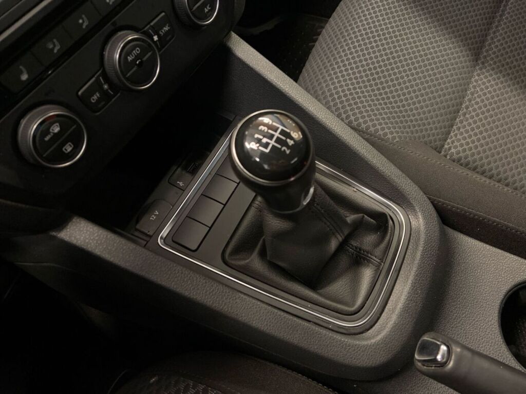 Volkswagen Jetta 2016 Sininen