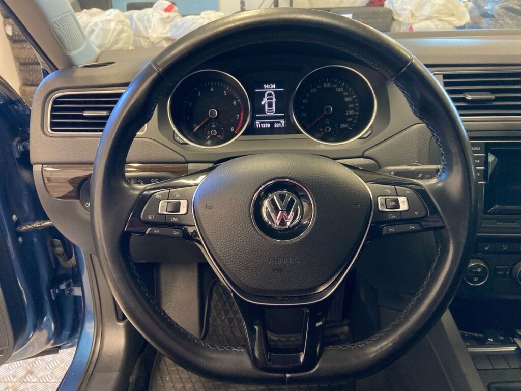 Volkswagen Jetta 2016 Sininen